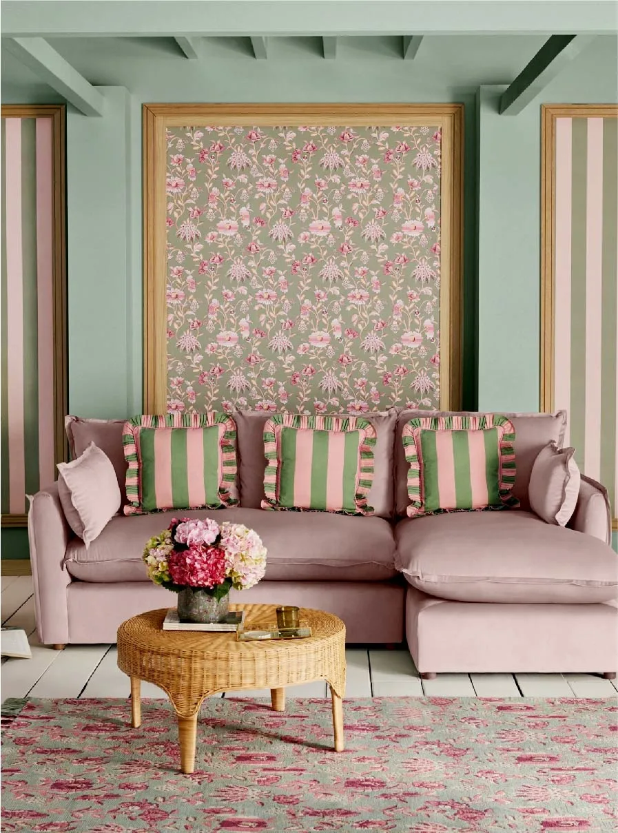 Living room Friendship Garden Wallpaper